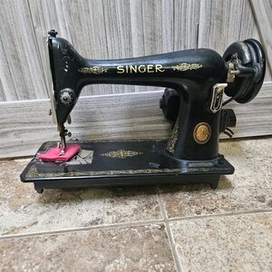 SINGER 1925 Vintage Sewing Machine